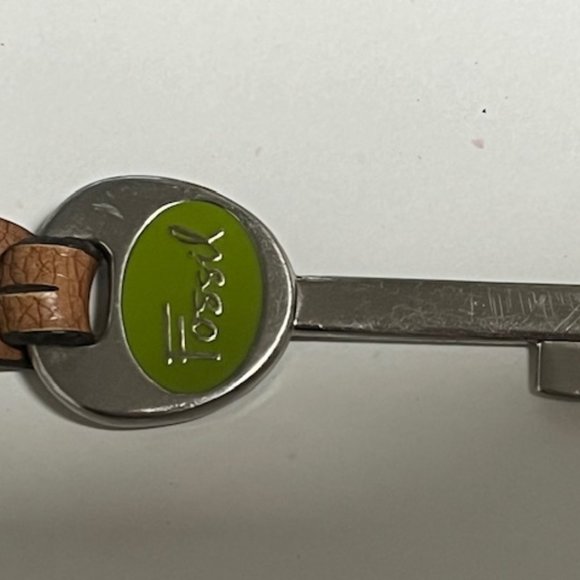 Fossil Silver Tone Green Brown Leather Strap Charm Hang Tag 9.5" Long - Picture 4 of 11